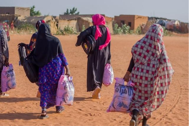 A group of women carrying bags
AI-generated content may be incorrect.
