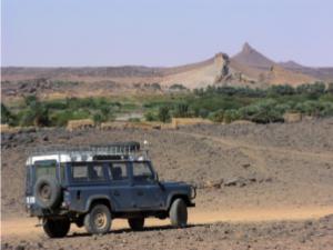 The Fourth Cataract on the Nile, seen with the 1998 Landrover Defender 110 belonging to the Sudan Archaeological Research Society, c.2015. Photo from Sudan Studies No. 53 p.59. Credit: Derek Welsby.